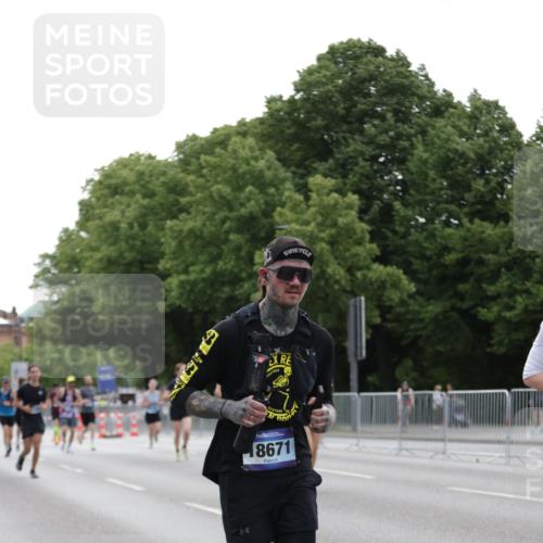 29.06.2025 - hella hamburg halbmarathon Jannik Wohlers http://msf.ph/oto/8242338 29.06.2025 10:29:55 Lombardsbrücke 2901, 3443, 3573, 6598, 6616, 10880, 12349, 12350, 12504, 12687, 12688, 12710, 13418, 15938, 16601, 16604, 16735, 16864, 18046, 18671 meine-sportfotos.de