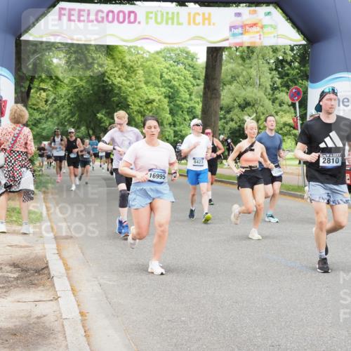 29.06.2025 - hella hamburg halbmarathon MichiJ http://msf.ph/oto/8242346 29.06.2025 10:50:38 Zwischen KM18-KM19 2810, 3199, 3663, 4389, 5511, 8423, 12286, 12571, 16995, 17142, 18530 meine-sportfotos.de
