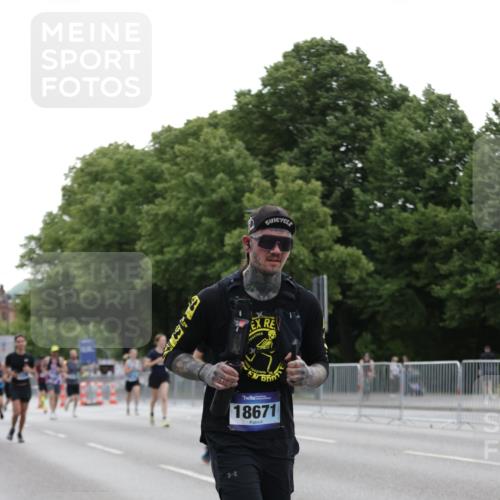 29.06.2025 - hella hamburg halbmarathon Jannik Wohlers http://msf.ph/oto/8242370 29.06.2025 10:29:55 Lombardsbrücke 2901, 3443, 3573, 6598, 6616, 10880, 12349, 12350, 12504, 12687, 12688, 12710, 13418, 15938, 16601, 16604, 16735, 16864, 18046, 18671 meine-sportfotos.de