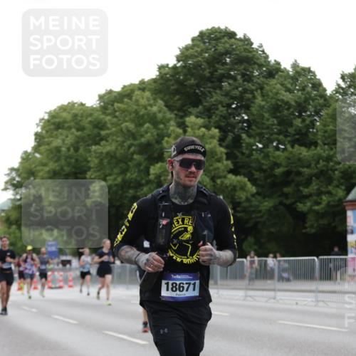 29.06.2025 - hella hamburg halbmarathon Jannik Wohlers http://msf.ph/oto/8242383 29.06.2025 10:29:55 Lombardsbrücke 2901, 3443, 3573, 6598, 6616, 10880, 12349, 12350, 12504, 12687, 12688, 12710, 13418, 15938, 16601, 16604, 16735, 16864, 18046, 18671 meine-sportfotos.de