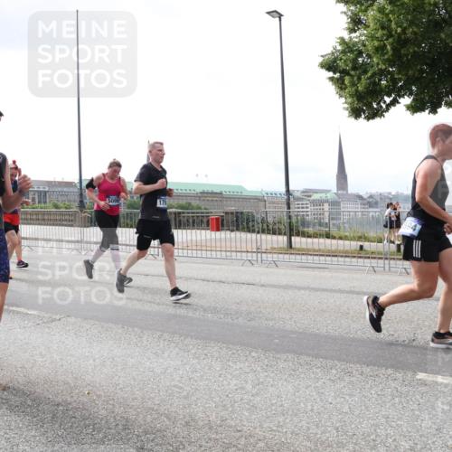 29.06.2025 - hella hamburg halbmarathon Lena Gebhardt http://msf.ph/oto/8242386 29.06.2025 10:45:23 Lombardsbrücke 1024, 1033, 1060, 1085, 1629, 1685, 1713, 1798, 2007, 2008, 2216, 2217, 2550, 2657, 2664, 2779, 2973, 3160, 3164, 3357, 3377, 3570, 3879, 3993, 4099, 4102, 4186, 4224, 4275, 4306, 4337, 4504, 4820, 4851, 5099, 5108, 5190, 5339, 5636, 5949, 6150, 6509, 6763, 6788, 6911, 6922, 6980, 7283, 7530, 7541, 7699, 7859, 7912, 8594, 8605, 8745, 8762, 8907, 9620, 10030, 10182, 10225, 10562, 10566, 10707, 11314, 12198, 12332, 12334, 12394, 13261 meine-sportfotos.de