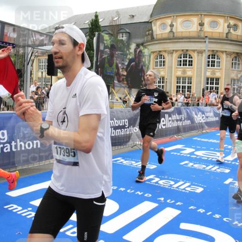 29.06.2025 - hella hamburg halbmarathon Michael Strokosch http://msf.ph/oto/8242397 29.06.2025 10:48:36 Ziel 1163, 1176, 2213, 5421, 10000, 10860, 11451, 11579, 12149, 12690, 13962, 14033, 14990, 15573, 15808, 15917, 17395, 18251, 18815 meine-sportfotos.de