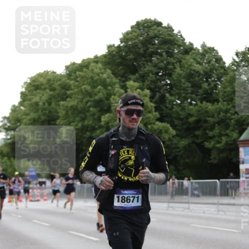 29.06.2025 - hella hamburg halbmarathon Jannik Wohlers http://msf.ph/oto/8242398 29.06.2025 10:29:55 Lombardsbrücke 2901, 3443, 3573, 6598, 6616, 10880, 12349, 12350, 12504, 12687, 12688, 12710, 13418, 15938, 16601, 16604, 16735, 16864, 18046, 18671 meine-sportfotos.de