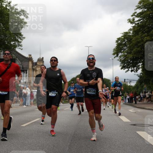 29.06.2025 - hella hamburg halbmarathon Yannick Fuchs http://msf.ph/oto/8242404 29.06.2025 10:47:28 20KM 1030, 1061, 1151, 1499, 1706, 1727, 1783, 2070, 2074, 2082, 2099, 2346, 2354, 3059, 3208, 3209, 4065, 4635, 4770, 5077, 5638, 5866, 6481, 6511, 6512, 6628, 6629, 6762, 6877, 6942, 7177, 7274, 7509, 7864, 7918, 8335, 8390, 8447, 9142, 9537, 10549, 10891, 10895, 11992, 12379, 12413, 12490, 12875, 12909, 13032, 13289, 13865, 13997, 14323, 15061, 15126, 15179, 15441, 15497, 15502, 16477, 16538, 16986, 17348, 18134, 18143, 18487, 18590, 18720 meine-sportfotos.de