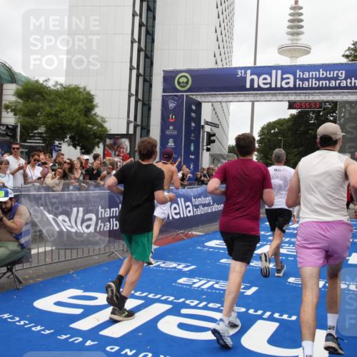 29.06.2025 - hella hamburg halbmarathon Michael Strokosch http://msf.ph/oto/8242407 29.06.2025 10:55:52 Ziel 1179, 2612, 3256, 3668, 5021, 6569, 6924, 7221, 7976, 12483, 12858, 13474, 14365, 16401, 16434, 16786, 18125, 18190, 18867, 19047 meine-sportfotos.de