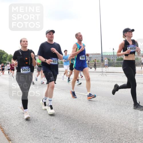 29.06.2025 - hella hamburg halbmarathon Lena Gebhardt http://msf.ph/oto/8242410 29.06.2025 10:33:53 Lombardsbrücke 1189, 1275, 1417, 1705, 1787, 1896, 1995, 2265, 2342, 2482, 2496, 2526, 2776, 2933, 3170, 3264, 3340, 3345, 3560, 3829, 3848, 4164, 4361, 4433, 4449, 4479, 4696, 4807, 4942, 5075, 5096, 5141, 5557, 5561, 5566, 5569, 5584, 5691, 5821, 5822, 5887, 6109, 6364, 6515, 6516, 6854, 6956, 6999, 7027, 7565, 7653, 7705, 8021, 8157, 8202, 8277, 8282, 8375, 8377, 8383, 8401, 8891, 9094, 9234, 9258, 9438, 9750, 9799, 9875, 9995, 10007, 10071, 10561, 11811 meine-sportfotos.de