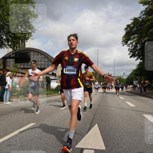 29.06.2025 - hella hamburg halbmarathon Yannick Fuchs http://msf.ph/oto/8242419 29.06.2025 10:34:56 20KM 1603, 1882, 1912, 2324, 2714, 2750, 2826, 4843, 5050, 5375, 5409, 5508, 5745, 5803, 5916, 6080, 6152, 6649, 7109, 7495, 7622, 8370, 8465, 8467, 8629, 9294, 10369, 10900, 10968, 11731, 11767, 12088, 12540, 12704, 12865, 13029, 13667, 14924, 15015, 15424, 15542, 15813, 16580, 16761, 17214, 17245, 18614, 18979 meine-sportfotos.de