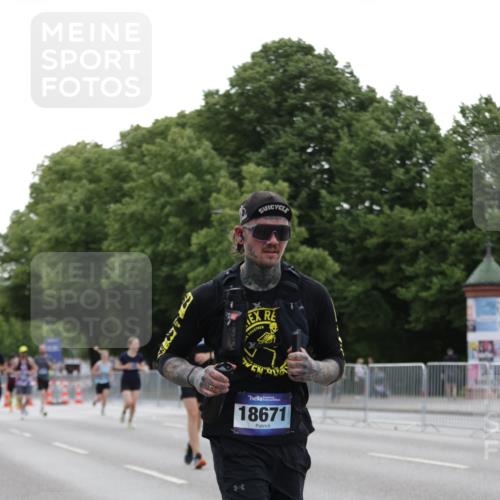 29.06.2025 - hella hamburg halbmarathon Jannik Wohlers http://msf.ph/oto/8242425 29.06.2025 10:29:55 Lombardsbrücke 2901, 3443, 3573, 6598, 6616, 10880, 12349, 12350, 12504, 12687, 12688, 12710, 13418, 15938, 16601, 16604, 16735, 16864, 18046, 18671 meine-sportfotos.de