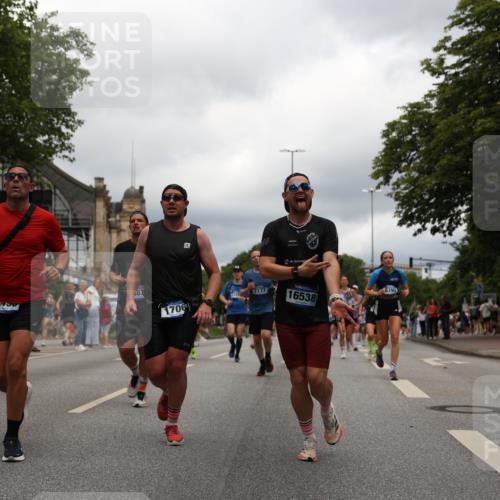 29.06.2025 - hella hamburg halbmarathon Yannick Fuchs http://msf.ph/oto/8242432 29.06.2025 10:47:28 20KM 1030, 1061, 1151, 1499, 1706, 1727, 1783, 2070, 2074, 2082, 2099, 2346, 2354, 3059, 3208, 3209, 4065, 4635, 4770, 5077, 5638, 5866, 6481, 6511, 6512, 6628, 6629, 6762, 6877, 6942, 7177, 7274, 7509, 7864, 7918, 8335, 8390, 8447, 9142, 9537, 10549, 10891, 10895, 11992, 12379, 12413, 12490, 12875, 12909, 13032, 13289, 13865, 13997, 14323, 15061, 15126, 15179, 15441, 15497, 15502, 16477, 16538, 16986, 17348, 18134, 18143, 18487, 18590, 18720 meine-sportfotos.de