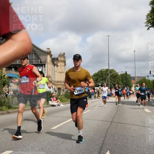 29.06.2025 - hella hamburg halbmarathon Yannick Fuchs http://msf.ph/oto/8242439 29.06.2025 10:34:56 20KM 1603, 1882, 1912, 2324, 2714, 2750, 2826, 4843, 5050, 5375, 5409, 5508, 5745, 5803, 5916, 6080, 6152, 6649, 7109, 7495, 7622, 8370, 8465, 8467, 8629, 9294, 10369, 10900, 10968, 11731, 11767, 12088, 12540, 12704, 12865, 13029, 13667, 14924, 15015, 15424, 15542, 15813, 16580, 16761, 17214, 17245, 18614, 18979 meine-sportfotos.de