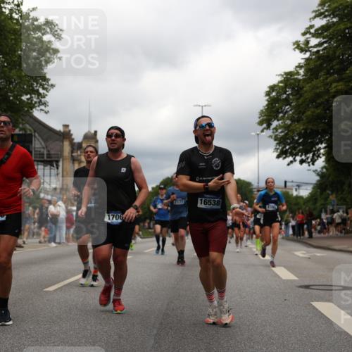29.06.2025 - hella hamburg halbmarathon Yannick Fuchs http://msf.ph/oto/8242464 29.06.2025 10:47:28 20KM 1030, 1061, 1151, 1499, 1706, 1727, 1783, 2070, 2074, 2082, 2099, 2346, 2354, 3059, 3208, 3209, 4065, 4635, 4770, 5077, 5638, 5866, 6481, 6511, 6512, 6628, 6629, 6762, 6877, 6942, 7177, 7274, 7509, 7864, 7918, 8335, 8390, 8447, 9142, 9537, 10549, 10891, 10895, 11992, 12379, 12413, 12490, 12875, 12909, 13032, 13289, 13865, 13997, 14323, 15061, 15126, 15179, 15441, 15497, 15502, 16477, 16538, 16986, 17348, 18134, 18143, 18487, 18590, 18720 meine-sportfotos.de