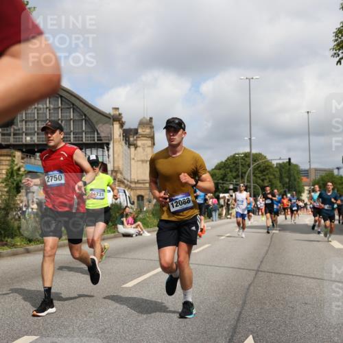 29.06.2025 - hella hamburg halbmarathon Yannick Fuchs http://msf.ph/oto/8242470 29.06.2025 10:34:56 20KM 1603, 1882, 1912, 2324, 2714, 2750, 2826, 4843, 5050, 5375, 5409, 5508, 5745, 5803, 5916, 6080, 6152, 6649, 7109, 7495, 7622, 8370, 8465, 8467, 8629, 9294, 10369, 10900, 10968, 11731, 11767, 12088, 12540, 12704, 12865, 13029, 13667, 14924, 15015, 15424, 15542, 15813, 16580, 16761, 17214, 17245, 18614, 18979 meine-sportfotos.de