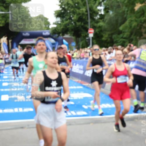 29.06.2025 - hella hamburg halbmarathon Zöllner http://msf.ph/oto/8242484 29.06.2025 10:56:15 Ziel 1193, 4594, 4813, 5465, 5492, 5570, 8330, 8639, 9903, 9907, 10789, 12348, 12545, 14363, 15484, 16113, 16634, 17468, 17642, 19152 meine-sportfotos.de