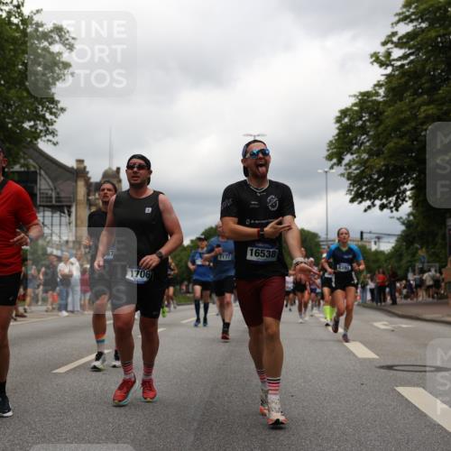 29.06.2025 - hella hamburg halbmarathon Yannick Fuchs http://msf.ph/oto/8242494 29.06.2025 10:47:28 20KM 1030, 1061, 1151, 1499, 1706, 1727, 1783, 2070, 2074, 2082, 2099, 2346, 2354, 3059, 3208, 3209, 4065, 4635, 4770, 5077, 5638, 5866, 6481, 6511, 6512, 6628, 6629, 6762, 6877, 6942, 7177, 7274, 7509, 7864, 7918, 8335, 8390, 8447, 9142, 9537, 10549, 10891, 10895, 11992, 12379, 12413, 12490, 12875, 12909, 13032, 13289, 13865, 13997, 14323, 15061, 15126, 15179, 15441, 15497, 15502, 16477, 16538, 16986, 17348, 18134, 18143, 18487, 18590, 18720 meine-sportfotos.de