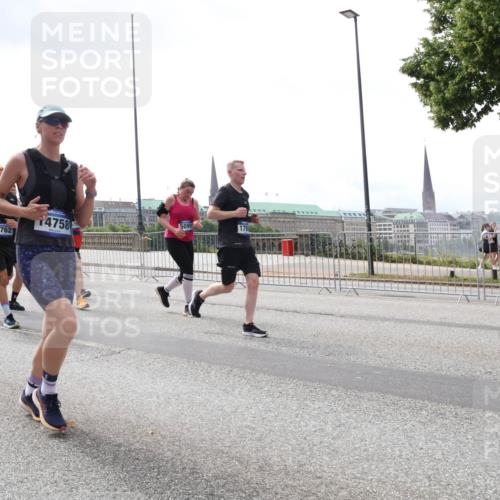29.06.2025 - hella hamburg halbmarathon Lena Gebhardt http://msf.ph/oto/8242499 29.06.2025 10:45:24 Lombardsbrücke 1024, 1033, 1060, 1085, 1685, 1713, 1798, 2007, 2008, 2216, 2217, 2550, 2657, 2664, 2779, 2973, 3160, 3164, 3357, 3377, 3879, 3993, 4099, 4102, 4186, 4224, 4306, 4337, 4504, 4820, 4851, 5099, 5108, 5190, 5339, 5636, 5949, 6150, 6509, 6763, 6788, 6911, 6922, 6980, 7283, 7530, 7541, 7699, 7859, 7912, 8594, 8605, 8745, 8762, 8907, 9620, 10030, 10182, 10225, 10562, 10566, 10707, 11314, 12198, 12332, 12334, 12394 meine-sportfotos.de