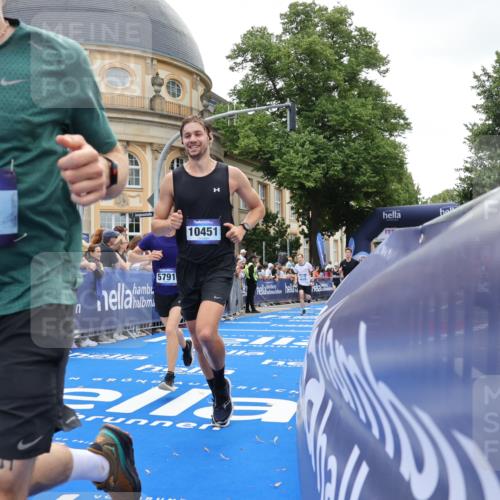29.06.2025 - hella hamburg halbmarathon Strokosch-Dieckow http://msf.ph/oto/8242516 29.06.2025 10:37:35 Ziel 1290, 1505, 5042, 5791, 6047, 7831, 9914, 10451, 10922, 11106, 14934, 18193, 18216 meine-sportfotos.de