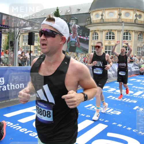 29.06.2025 - hella hamburg halbmarathon Michael Strokosch http://msf.ph/oto/8242534 29.06.2025 10:48:37 Ziel 1163, 1176, 2213, 4553, 5421, 9538, 10000, 10859, 10860, 11579, 12149, 12690, 13962, 14033, 15573, 15808, 15917, 17395, 18251, 18815 meine-sportfotos.de