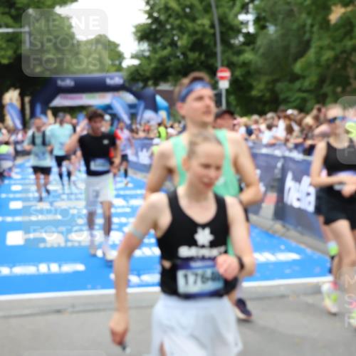 29.06.2025 - hella hamburg halbmarathon Zöllner http://msf.ph/oto/8242541 29.06.2025 10:56:16 Ziel 1193, 4594, 4813, 5465, 5492, 8330, 8639, 9903, 9907, 10789, 12348, 14363, 15484, 16113, 16634, 17468, 19152 meine-sportfotos.de