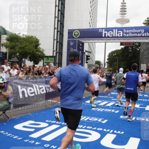 29.06.2025 - hella hamburg halbmarathon Michael Strokosch http://msf.ph/oto/8242566 29.06.2025 10:55:55 Ziel 1179, 2612, 3256, 3668, 4772, 6569, 7221, 7976, 8968, 9246, 12858, 13474, 16401, 16434, 16786, 18125, 18867, 19047 meine-sportfotos.de