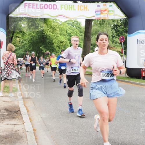29.06.2025 - hella hamburg halbmarathon MichiJ http://msf.ph/oto/8242580 29.06.2025 10:50:39 Zwischen KM18-KM19 2810, 3199, 3663, 4389, 5511, 8423, 12286, 12571, 16995, 17142, 18382, 18530 meine-sportfotos.de