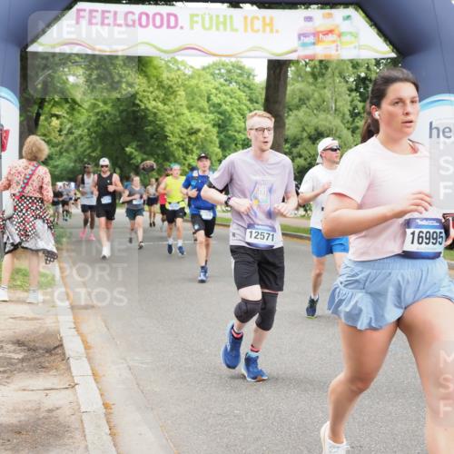 29.06.2025 - hella hamburg halbmarathon MichiJ http://msf.ph/oto/8242607 29.06.2025 10:50:39 Zwischen KM18-KM19 2810, 3199, 3663, 4389, 5511, 8423, 12286, 12571, 16995, 17142, 18382, 18530 meine-sportfotos.de