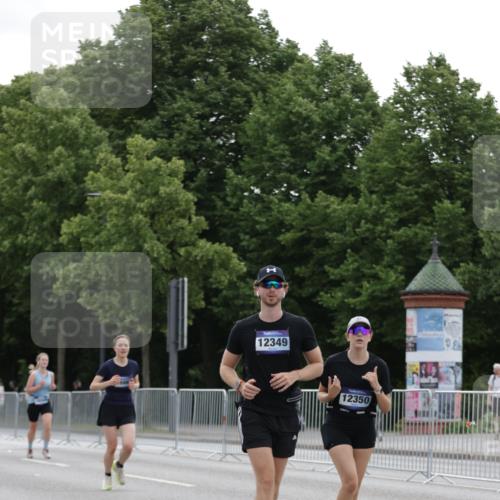 29.06.2025 - hella hamburg halbmarathon Jannik Wohlers http://msf.ph/oto/8242623 29.06.2025 10:29:57 Lombardsbrücke 2901, 3443, 3573, 4575, 4819, 6616, 10880, 12349, 12350, 12504, 12687, 12688, 12710, 13418, 14421, 15789, 15938, 16504, 16601, 16604, 16864, 18046, 18671 meine-sportfotos.de