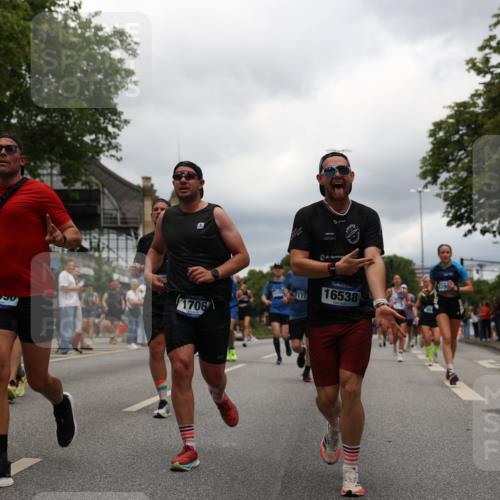 29.06.2025 - hella hamburg halbmarathon Yannick Fuchs http://msf.ph/oto/8242628 29.06.2025 10:47:28 20KM 1030, 1061, 1151, 1499, 1706, 1727, 1783, 2070, 2074, 2082, 2099, 2346, 2354, 3059, 3208, 3209, 4065, 4635, 4770, 5077, 5638, 5866, 6481, 6511, 6512, 6628, 6629, 6762, 6877, 6942, 7177, 7274, 7509, 7864, 7918, 8335, 8390, 8447, 9142, 9537, 10549, 10891, 10895, 11992, 12379, 12413, 12490, 12875, 12909, 13032, 13289, 13865, 13997, 14323, 15061, 15126, 15179, 15441, 15497, 15502, 16477, 16538, 16986, 17348, 18134, 18143, 18487, 18590, 18720 meine-sportfotos.de