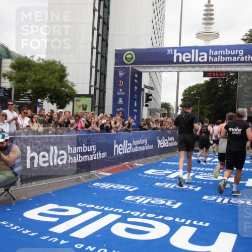 29.06.2025 - hella hamburg halbmarathon Michael Strokosch http://msf.ph/oto/8242638 29.06.2025 10:55:57 Ziel 1179, 2612, 3256, 3668, 4772, 7147, 7976, 8968, 9246, 10084, 13474, 15884, 16401, 16434, 16786, 18125, 18867, 19047 meine-sportfotos.de
