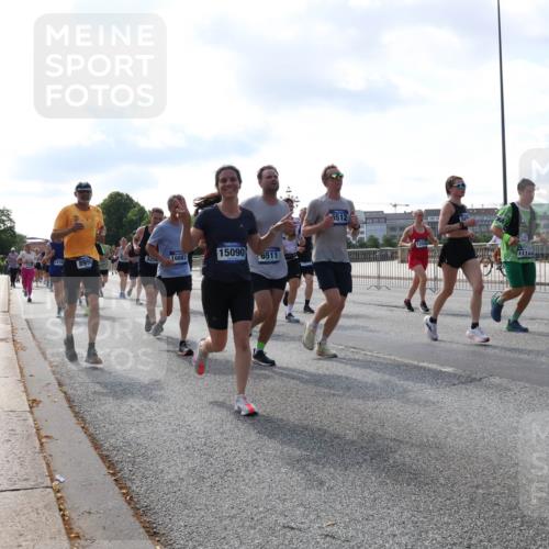 29.06.2025 - hella hamburg halbmarathon Lena Gebhardt http://msf.ph/oto/8242682 29.06.2025 09:56:26 Lombardsbrücke 1061, 1257, 1452, 1460, 1496, 1499, 1502, 1507, 1592, 1628, 1689, 1877, 2058, 2082, 2083, 2208, 2250, 2260, 2504, 2771, 2818, 2864, 2953, 2996, 3060, 3256, 3296, 4065, 4077, 4404, 4557, 4711, 4833, 5116, 5482, 5600, 5607, 5978, 6115, 6134, 6168, 6286, 6511, 6512, 6561, 6562, 7178, 7332, 7383, 7475, 7583, 7943, 8261, 8335, 8361, 8514, 8968, 8989, 8996, 9246, 9537, 9597, 9638, 10596 meine-sportfotos.de