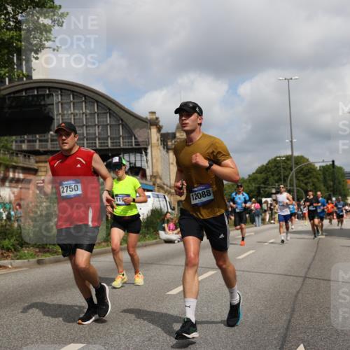 29.06.2025 - hella hamburg halbmarathon Yannick Fuchs http://msf.ph/oto/8242683 29.06.2025 10:34:56 20KM 1603, 1882, 1912, 2324, 2714, 2750, 2826, 4843, 5050, 5375, 5409, 5508, 5745, 5803, 5916, 6080, 6152, 6649, 7109, 7495, 7622, 8370, 8465, 8467, 8629, 9294, 10369, 10900, 10968, 11731, 11767, 12088, 12540, 12704, 12865, 13029, 13667, 14924, 15015, 15424, 15542, 15813, 16580, 16761, 17214, 17245, 18614, 18979 meine-sportfotos.de