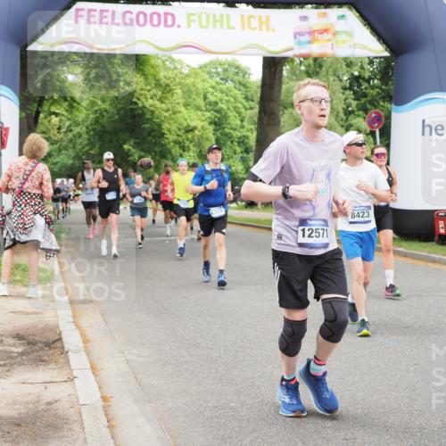29.06.2025 - hella hamburg halbmarathon MichiJ http://msf.ph/oto/8242706 29.06.2025 10:50:39 Zwischen KM18-KM19 2810, 3199, 3663, 4389, 5511, 8423, 12286, 12571, 16995, 17142, 18382, 18530 meine-sportfotos.de