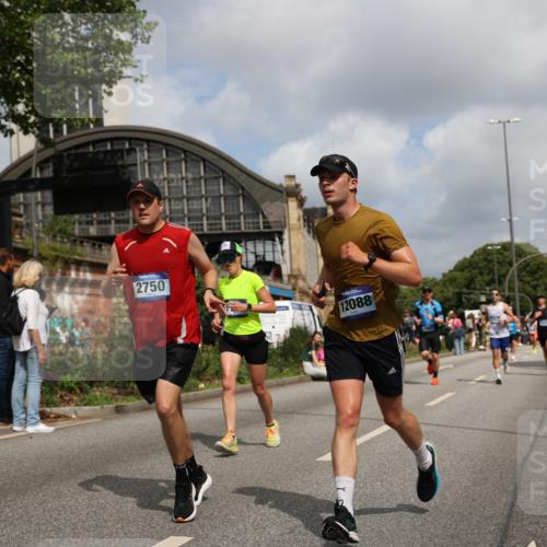 29.06.2025 - hella hamburg halbmarathon Yannick Fuchs http://msf.ph/oto/8242708 29.06.2025 10:34:57 20KM 1603, 1882, 1912, 2324, 2714, 2750, 2826, 4843, 5050, 5375, 5409, 5508, 5745, 5803, 5916, 6080, 6152, 6649, 7109, 8370, 8465, 8467, 8629, 9294, 10369, 10900, 10968, 11731, 11767, 12088, 12540, 12704, 12865, 13029, 13667, 14924, 15015, 15424, 15542, 15813, 16580, 16761, 17214, 17245, 18192, 18614, 18979 meine-sportfotos.de