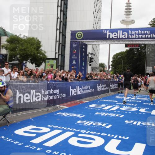 29.06.2025 - hella hamburg halbmarathon Michael Strokosch http://msf.ph/oto/8242709 29.06.2025 10:55:58 Ziel 1179, 2612, 3256, 3668, 4772, 7147, 7976, 8968, 9246, 10084, 13474, 15868, 15884, 18125, 18867 meine-sportfotos.de