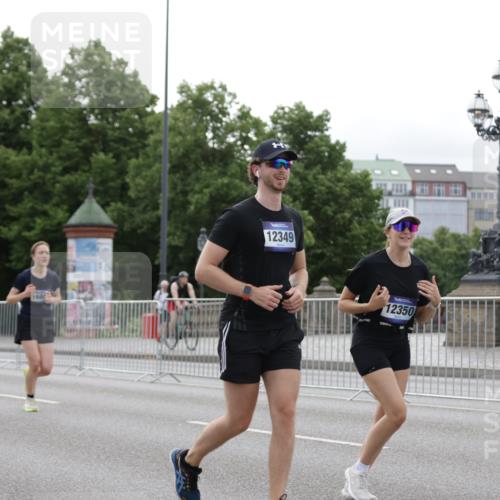 29.06.2025 - hella hamburg halbmarathon Jannik Wohlers http://msf.ph/oto/8242711 29.06.2025 10:30:00 Lombardsbrücke 1647, 2901, 3443, 4575, 4819, 6616, 10880, 12349, 12350, 12460, 12461, 12504, 12687, 12688, 13418, 14421, 15757, 15789, 15938, 16504, 16864, 18046, 18671 meine-sportfotos.de