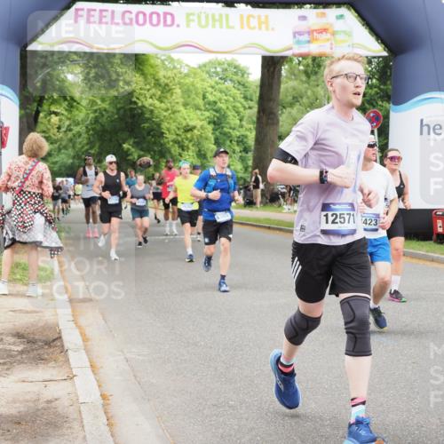 29.06.2025 - hella hamburg halbmarathon MichiJ http://msf.ph/oto/8242731 29.06.2025 10:50:39 Zwischen KM18-KM19 2810, 3199, 3663, 4389, 5511, 8423, 12286, 12571, 16995, 17142, 18382, 18530 meine-sportfotos.de