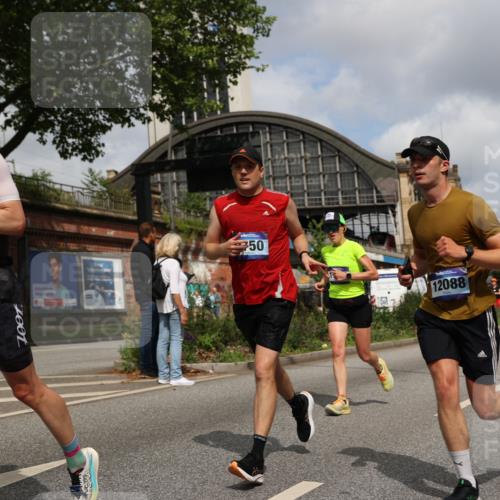 29.06.2025 - hella hamburg halbmarathon Yannick Fuchs http://msf.ph/oto/8242763 29.06.2025 10:34:57 20KM 1603, 1882, 1912, 2324, 2714, 2750, 2826, 4843, 5050, 5375, 5409, 5508, 5745, 5803, 5916, 6080, 6152, 6649, 7109, 8370, 8465, 8467, 8629, 9294, 10369, 10900, 10968, 11731, 11767, 12088, 12540, 12704, 12865, 13029, 13667, 14924, 15015, 15424, 15542, 15813, 16580, 16761, 17214, 17245, 18192, 18614, 18979 meine-sportfotos.de