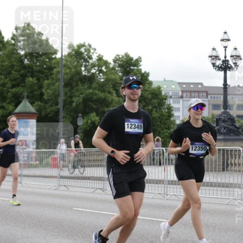 29.06.2025 - hella hamburg halbmarathon Jannik Wohlers http://msf.ph/oto/8242782 29.06.2025 10:30:00 Lombardsbrücke 1647, 2901, 3443, 4575, 4819, 6616, 10880, 12349, 12350, 12460, 12461, 12504, 12687, 12688, 13418, 14421, 15757, 15789, 15938, 16504, 16864, 18046, 18671 meine-sportfotos.de