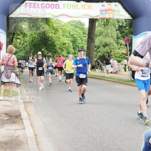 29.06.2025 - hella hamburg halbmarathon MichiJ http://msf.ph/oto/8242783 29.06.2025 10:50:40 Zwischen KM18-KM19 2810, 3199, 3663, 4389, 5511, 8423, 12286, 12571, 16995, 17142, 18382, 18530 meine-sportfotos.de