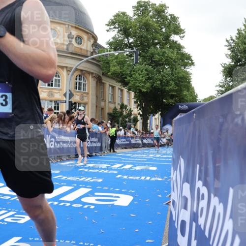29.06.2025 - hella hamburg halbmarathon Strokosch-Dieckow http://msf.ph/oto/8242785 29.06.2025 10:37:41 Ziel 1505, 1615, 2196, 2404, 9171, 10922, 11106, 13148, 13595, 14934, 18193, 18216, 18276, 18277 meine-sportfotos.de