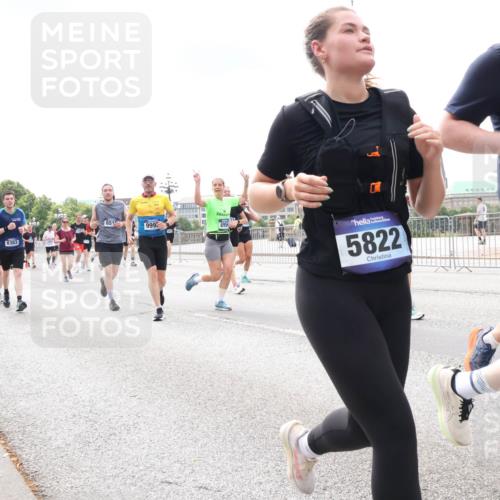 29.06.2025 - hella hamburg halbmarathon Lena Gebhardt http://msf.ph/oto/8242803 29.06.2025 10:33:53 Lombardsbrücke 1189, 1275, 1417, 1705, 1787, 1896, 1995, 2265, 2342, 2482, 2496, 2526, 2776, 2933, 3170, 3264, 3340, 3345, 3560, 3829, 3848, 4164, 4361, 4433, 4449, 4479, 4696, 4807, 4942, 5075, 5096, 5141, 5557, 5561, 5566, 5569, 5584, 5691, 5821, 5822, 5887, 6109, 6364, 6515, 6516, 6854, 6956, 6999, 7027, 7565, 7653, 7705, 8021, 8157, 8202, 8277, 8282, 8375, 8377, 8383, 8401, 8891, 9094, 9234, 9258, 9438, 9750, 9799, 9875, 9995, 10007, 10071, 10561, 11811 meine-sportfotos.de