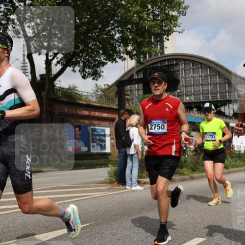 29.06.2025 - hella hamburg halbmarathon Yannick Fuchs http://msf.ph/oto/8242823 29.06.2025 10:34:57 20KM 1603, 1882, 1912, 2324, 2714, 2750, 2826, 4843, 5050, 5375, 5409, 5508, 5745, 5803, 5916, 6080, 6152, 6649, 7109, 8370, 8465, 8467, 8629, 9294, 10369, 10900, 10968, 11731, 11767, 12088, 12540, 12704, 12865, 13029, 13667, 14924, 15015, 15424, 15542, 15813, 16580, 16761, 17214, 17245, 18192, 18614, 18979 meine-sportfotos.de