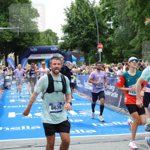 29.06.2025 - hella hamburg halbmarathon Zöllner http://msf.ph/oto/8242828 29.06.2025 10:56:19 Ziel 1193, 5465, 7547, 8639, 9903, 9907, 10789, 12348, 14363, 15484, 16113, 16375, 16634, 17468, 18117, 18495, 18652, 18741, 19152 meine-sportfotos.de
