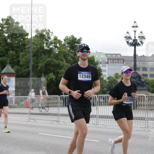 29.06.2025 - hella hamburg halbmarathon Jannik Wohlers http://msf.ph/oto/8242849 29.06.2025 10:30:00 Lombardsbrücke 1647, 2901, 3443, 4575, 4819, 6616, 10880, 12349, 12350, 12460, 12461, 12504, 12687, 12688, 13418, 14421, 15757, 15789, 15938, 16504, 16864, 18046, 18671 meine-sportfotos.de