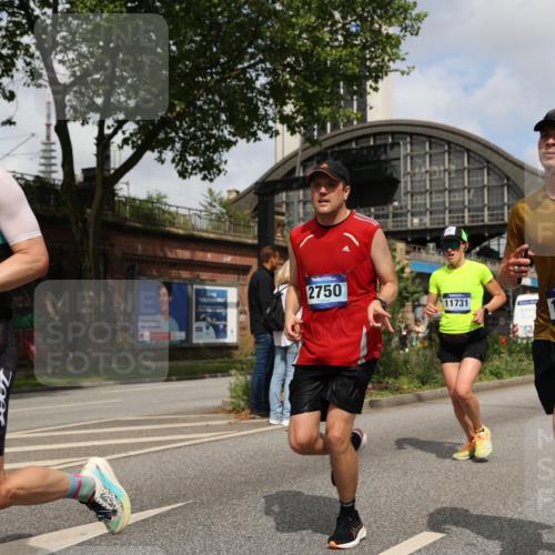 29.06.2025 - hella hamburg halbmarathon Yannick Fuchs http://msf.ph/oto/8242851 29.06.2025 10:34:57 20KM 1603, 1882, 1912, 2324, 2714, 2750, 2826, 4843, 5050, 5375, 5409, 5508, 5745, 5803, 5916, 6080, 6152, 6649, 7109, 8370, 8465, 8467, 8629, 9294, 10369, 10900, 10968, 11731, 11767, 12088, 12540, 12704, 12865, 13029, 13667, 14924, 15015, 15424, 15542, 15813, 16580, 16761, 17214, 17245, 18192, 18614, 18979 meine-sportfotos.de