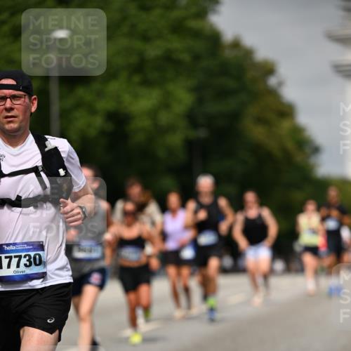 29.06.2025 - hella hamburg halbmarathon Dr. Thomas Lammeyer http://msf.ph/oto/8242860 29.06.2025 10:14:11 Kennedybrücke 1456, 1483, 1513, 1573, 4389, 7042, 7058, 7250, 7685, 8090, 8890, 9681, 9816, 9988, 11027, 11180 meine-sportfotos.de