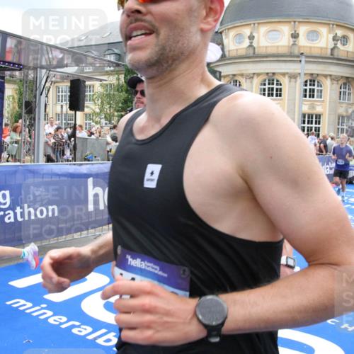 29.06.2025 - hella hamburg halbmarathon Michael Strokosch http://msf.ph/oto/8242868 29.06.2025 10:48:40 Ziel 1163, 1176, 2213, 4553, 5421, 9538, 10000, 10859, 11579, 14511, 15573, 15917, 17127, 18815 meine-sportfotos.de