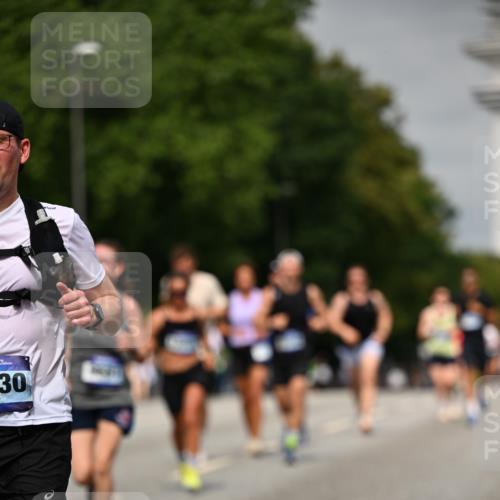 29.06.2025 - hella hamburg halbmarathon Dr. Thomas Lammeyer http://msf.ph/oto/8242870 29.06.2025 10:14:11 Kennedybrücke 1456, 1483, 1513, 1573, 4389, 7042, 7058, 7250, 7685, 8090, 8890, 9681, 9816, 9988, 11027, 11180 meine-sportfotos.de