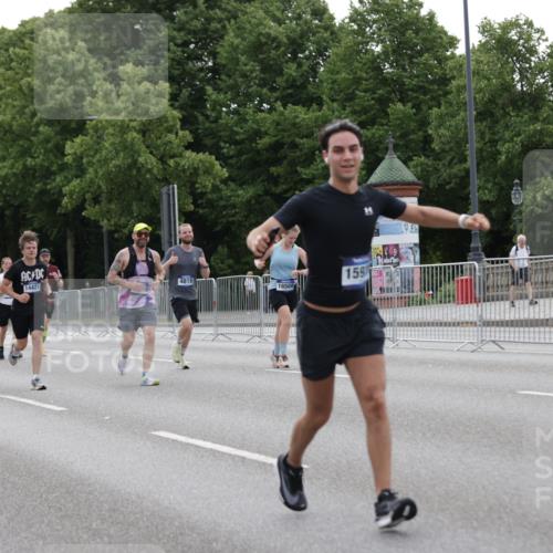 29.06.2025 - hella hamburg halbmarathon Jannik Wohlers http://msf.ph/oto/8242900 29.06.2025 10:30:01 Lombardsbrücke 1647, 2754, 2755, 2901, 4575, 4819, 10880, 12349, 12350, 12460, 12461, 12504, 12687, 12688, 13418, 14421, 15757, 15789, 15938, 16504, 16864, 18046, 18671 meine-sportfotos.de