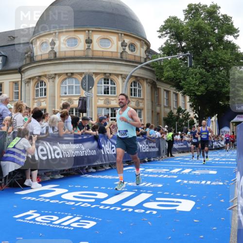 29.06.2025 - hella hamburg halbmarathon Strokosch-Dieckow http://msf.ph/oto/8242929 29.06.2025 10:37:45 Ziel 1505, 1615, 2196, 2404, 9171, 13148, 13595, 14934, 18103, 18276, 18277, 18529 meine-sportfotos.de