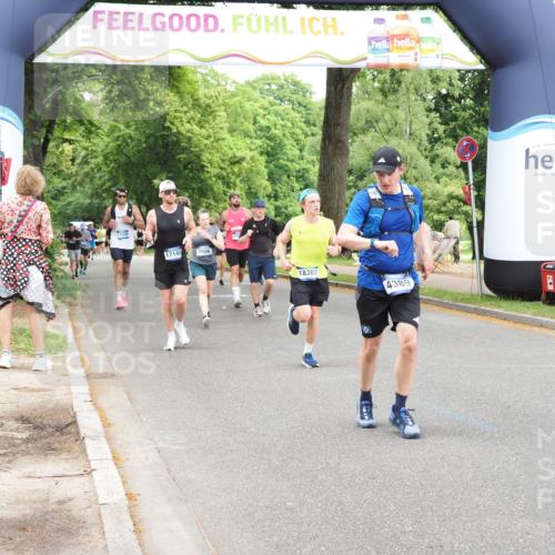 29.06.2025 - hella hamburg halbmarathon MichiJ http://msf.ph/oto/8242932 29.06.2025 10:50:41 Zwischen KM18-KM19 2810, 3663, 4389, 5511, 8423, 12286, 12571, 16995, 17140, 17142, 18382, 18530 meine-sportfotos.de
